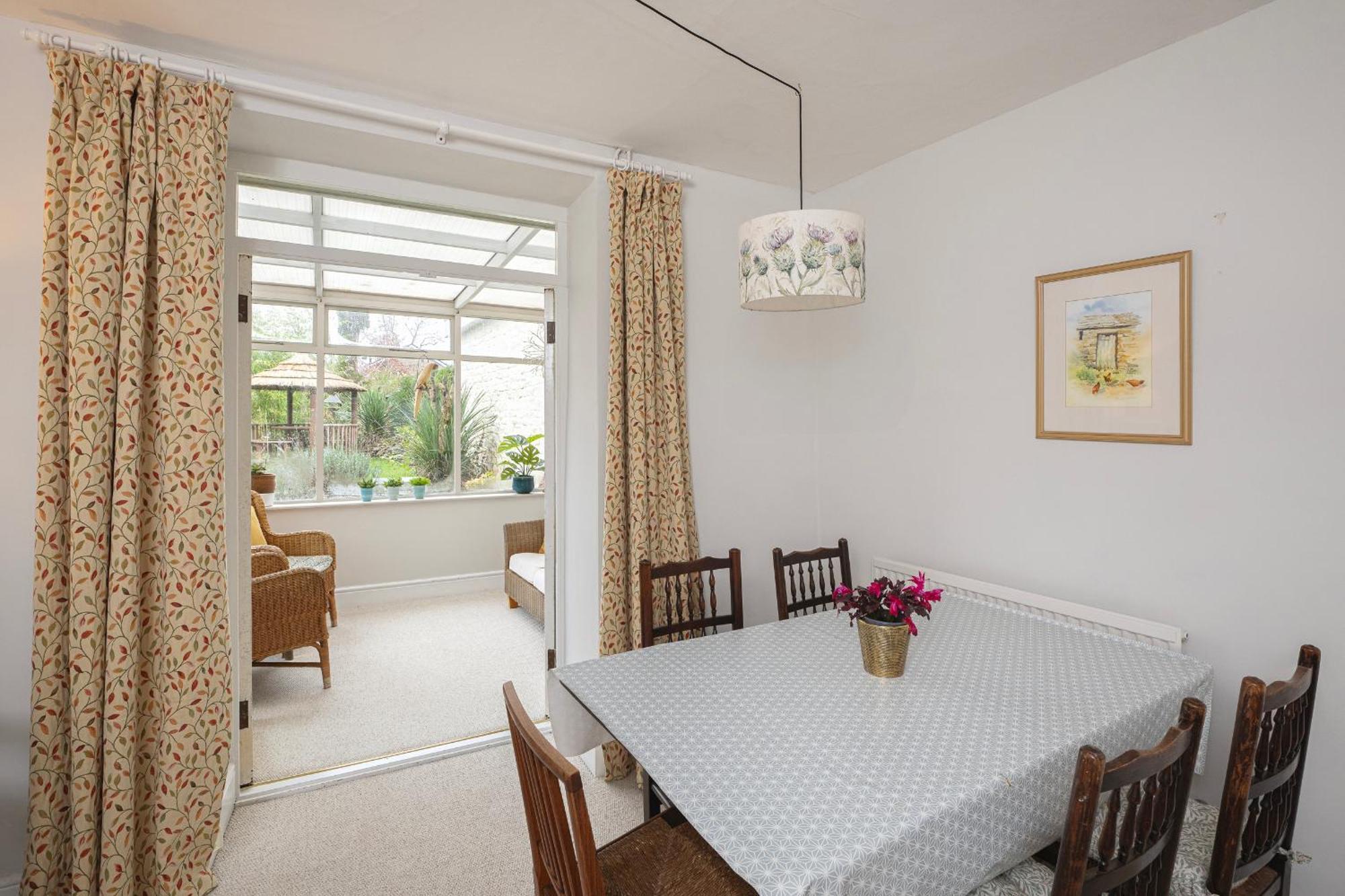 Churchill House - Two Bedrooms - Street Parking - Garden Casa de Férias