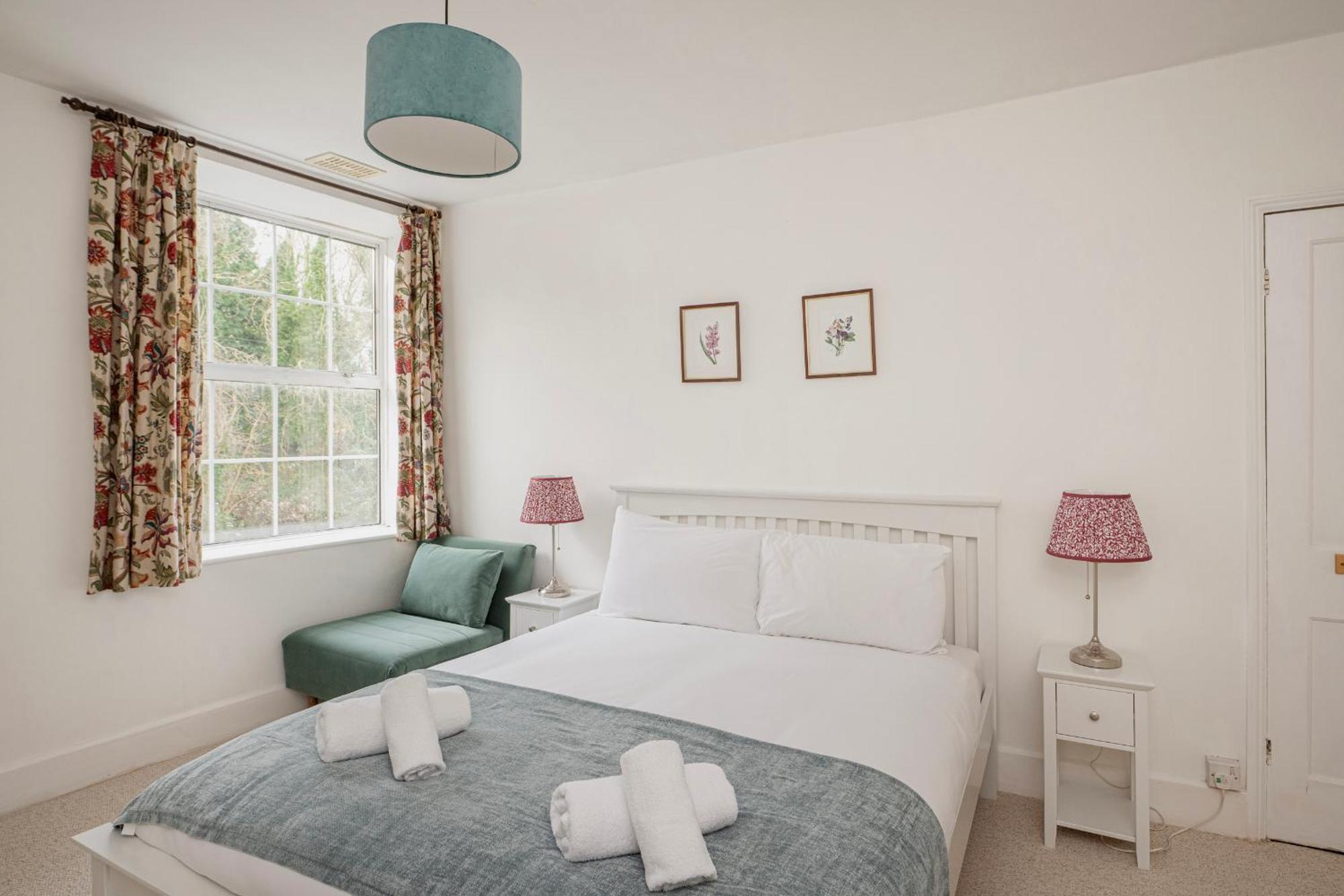 Casa de Férias Churchill House - Two Bedrooms - Street Parking - Garden Bath