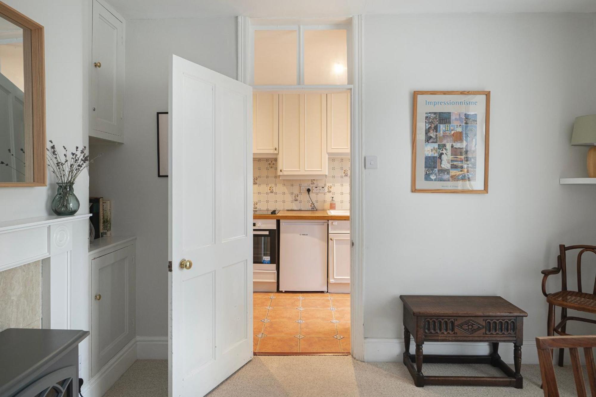 Churchill House - Two Bedrooms - Street Parking - Garden Casa de Férias